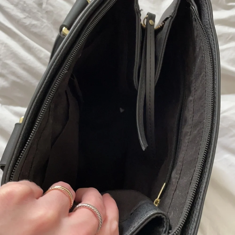 black tote